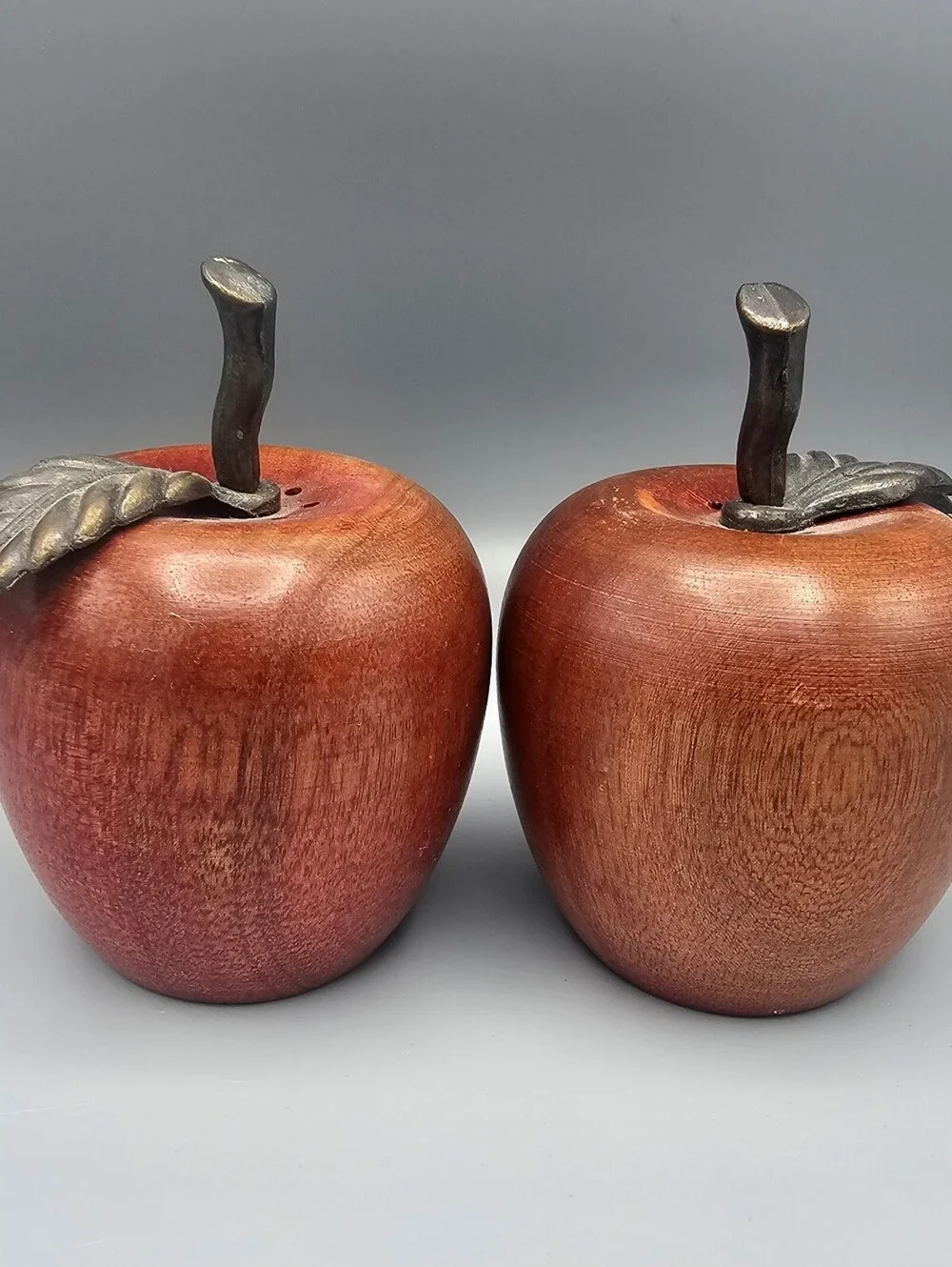 La Price Taiwan Imported Wooden Apple Salt and Pepper Shakers with Metal Leaf St